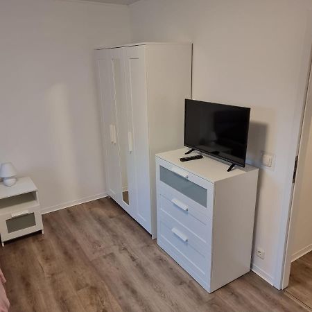 Gaestehaus-Ferienwohnung-Appartement Mit Terrasse - Naehe Kliniken/ Herzzentrum Bad Oeynhausen Buitenkant foto