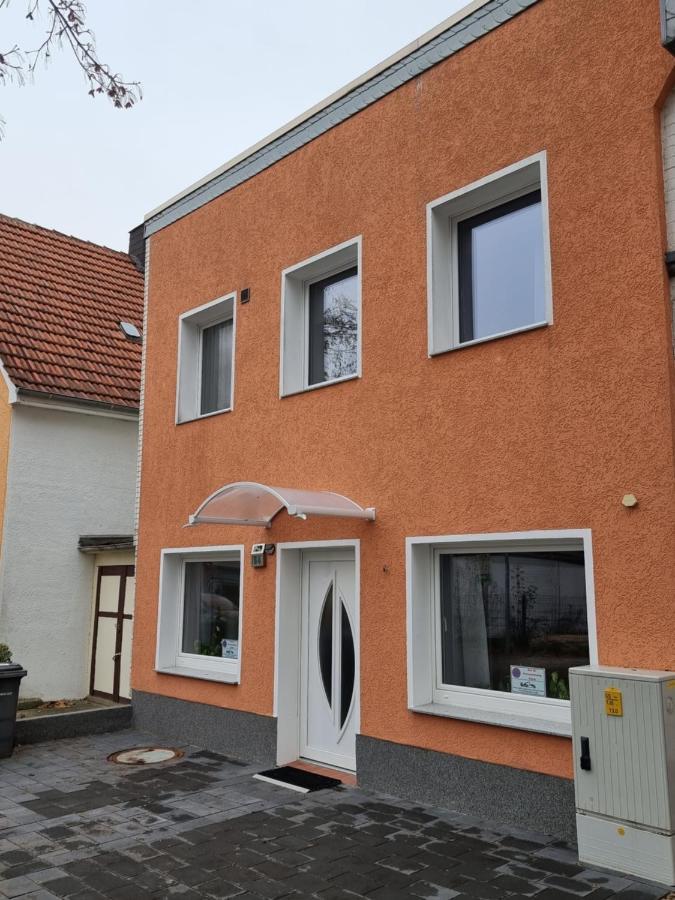 Gaestehaus-Ferienwohnung-Appartement Mit Terrasse - Naehe Kliniken/ Herzzentrum Bad Oeynhausen Buitenkant foto